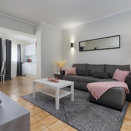 Sunny Flat W/ Balcony & Pool By Lovelystay Portimao Bagian luar foto