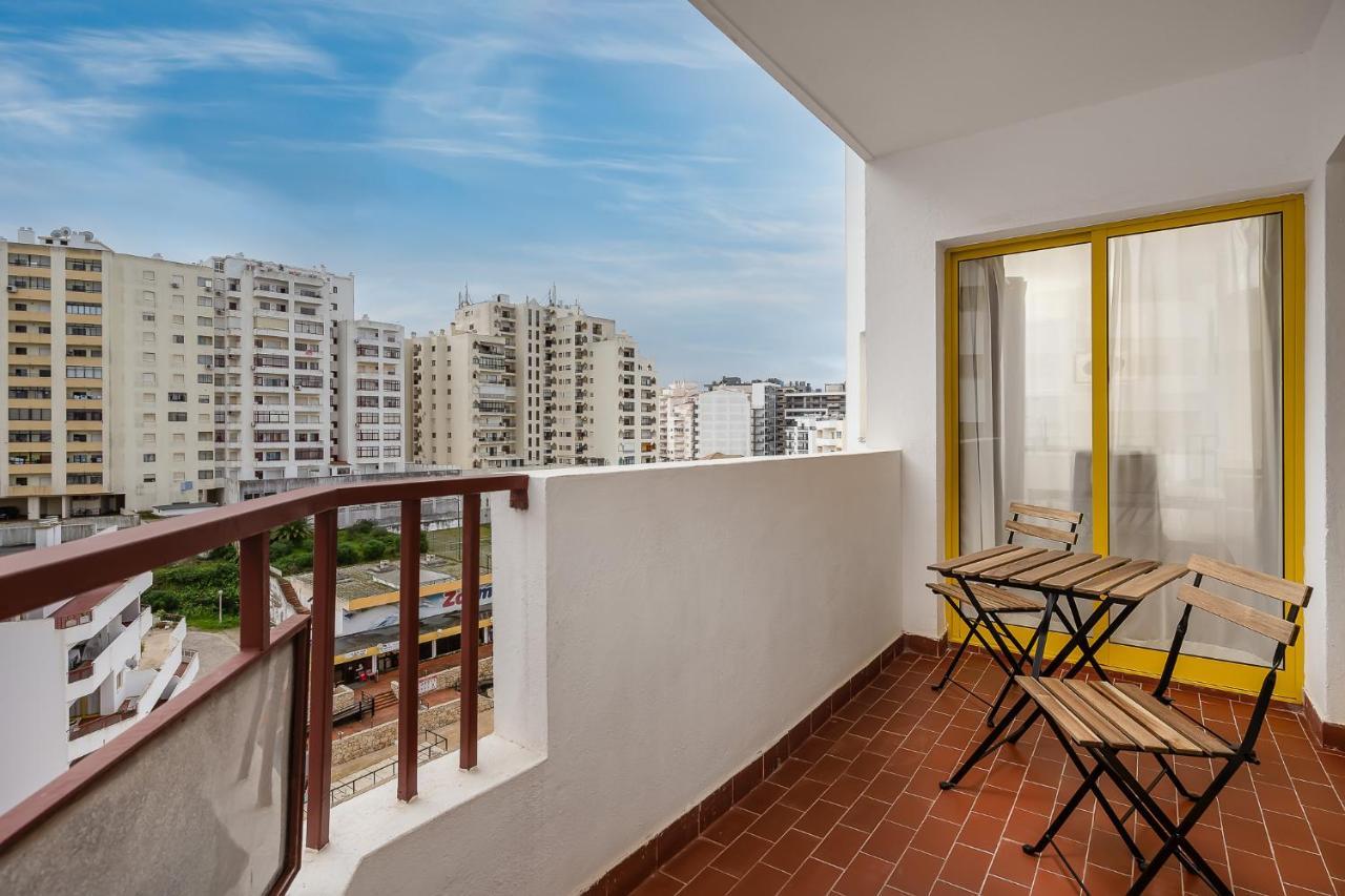 Sunny Flat W/ Balcony & Pool By Lovelystay Portimao Bagian luar foto