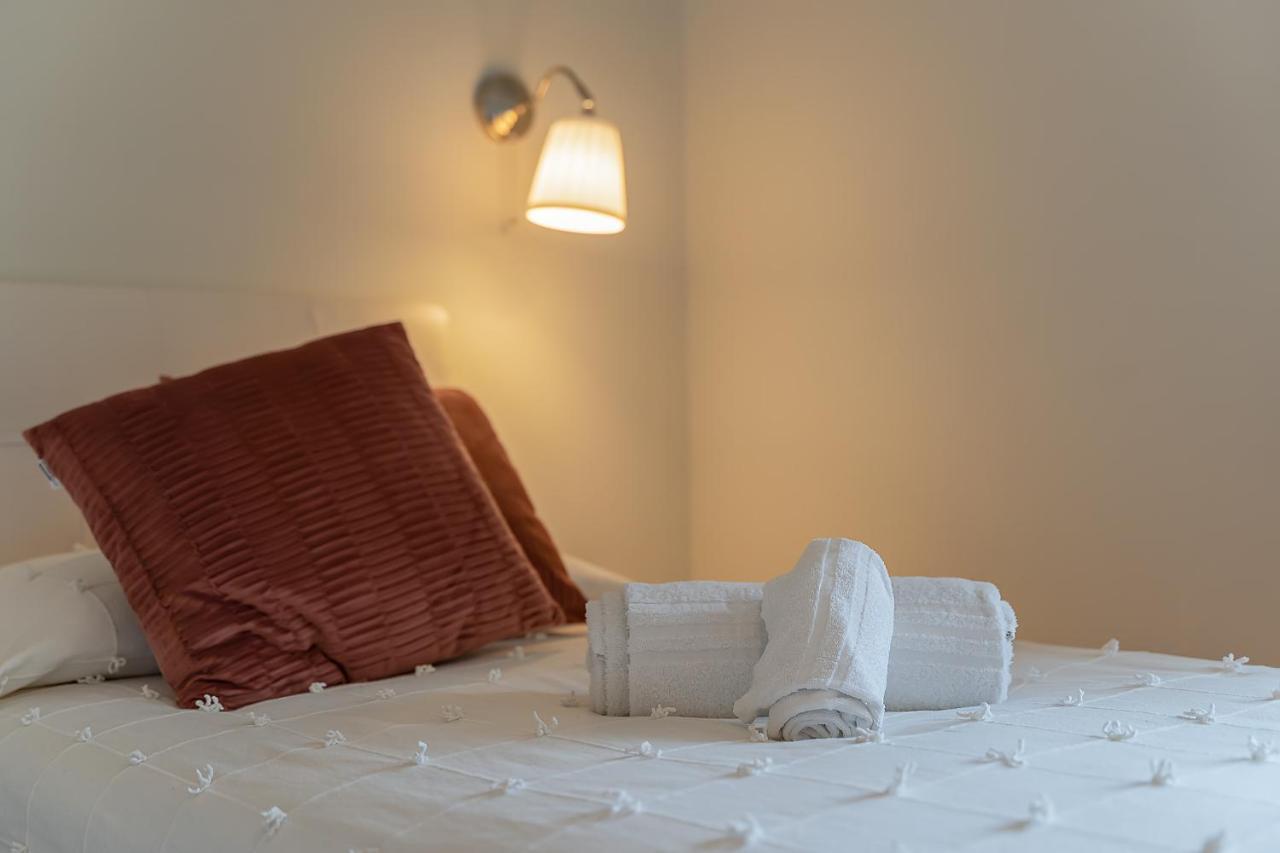 Sunny Flat W/ Balcony & Pool By Lovelystay Portimao Bagian luar foto