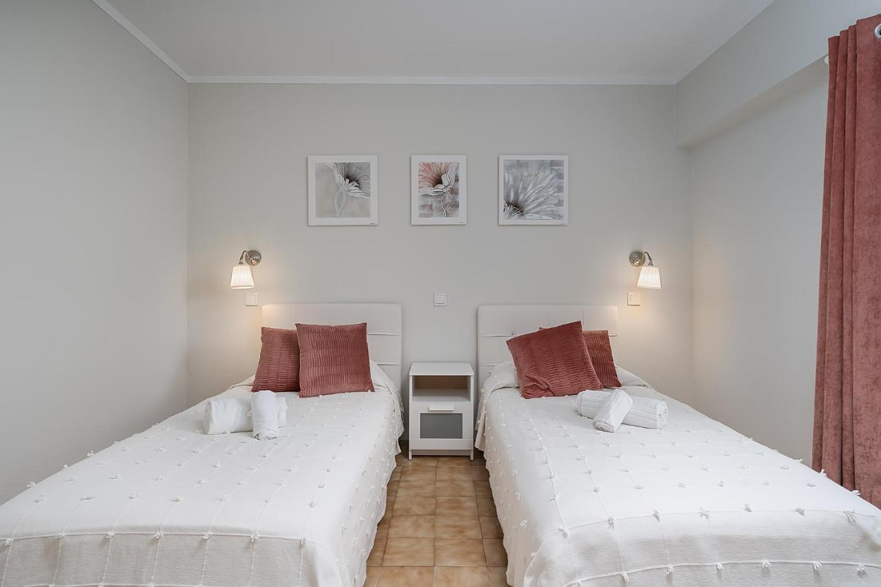 Sunny Flat W/ Balcony & Pool By Lovelystay Portimao Bagian luar foto