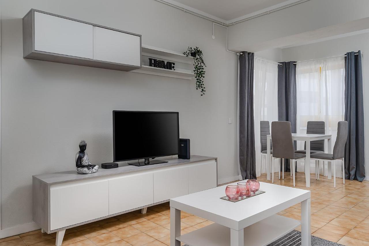 Sunny Flat W/ Balcony & Pool By Lovelystay Portimao Bagian luar foto