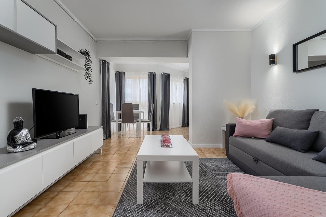 Sunny Flat W/ Balcony & Pool By Lovelystay Portimao Bagian luar foto