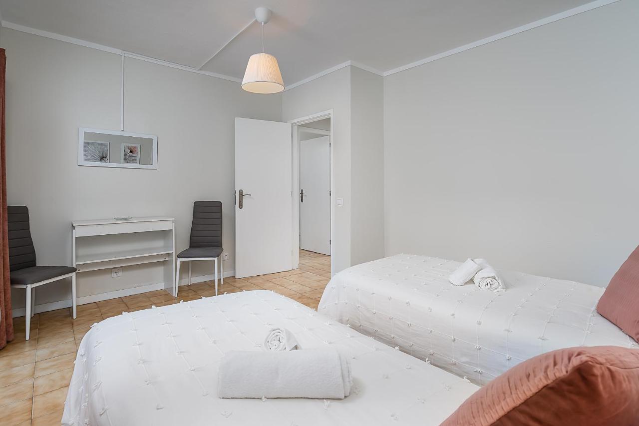 Sunny Flat W/ Balcony & Pool By Lovelystay Portimao Bagian luar foto